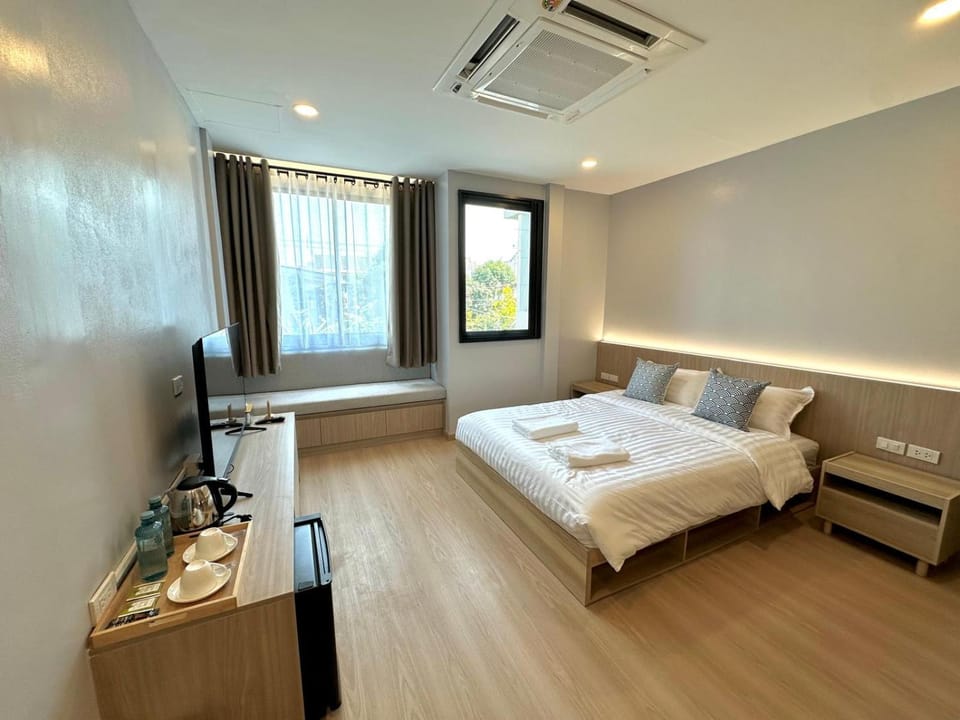Bed, TV and multimedia, Photo of the whole room, Bedroom, air conditioner