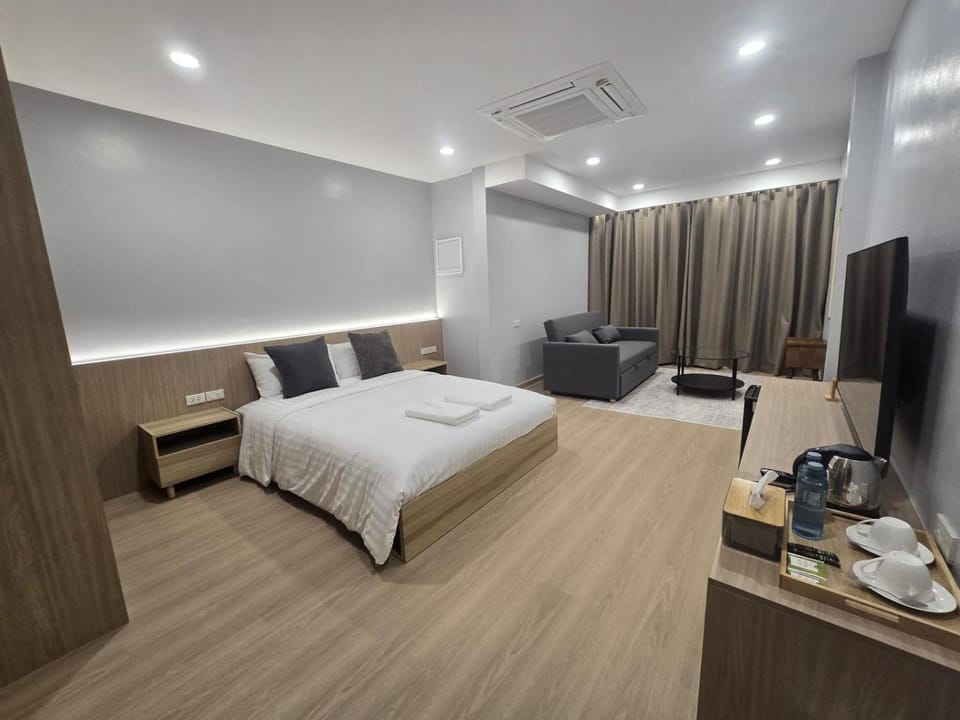 Bed, TV and multimedia, Living room, Photo of the whole room, Bedroom