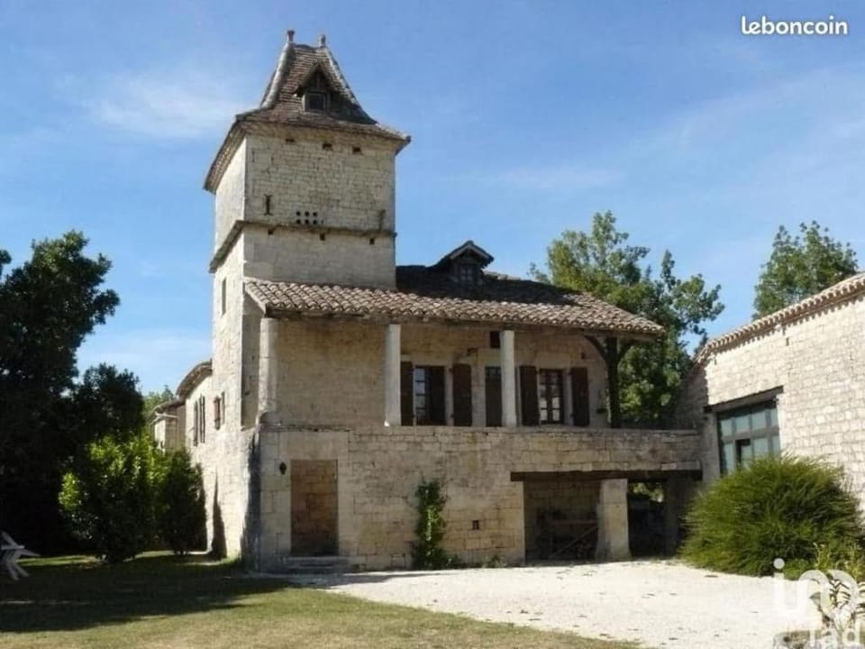 Gîte atypique 6 personnes avec piscine House in Occitanie