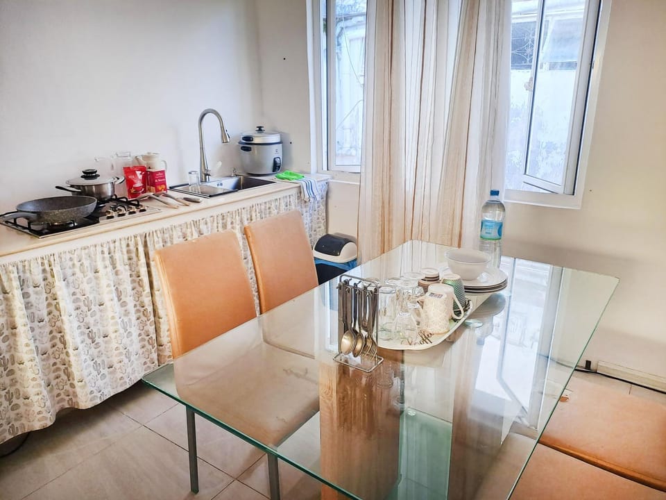 Dining area, kitchen