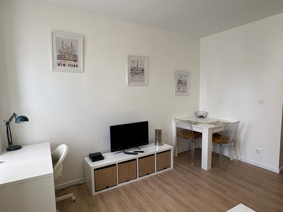 TV and multimedia, Dining area
