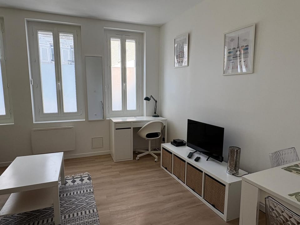 TV and multimedia, Seating area