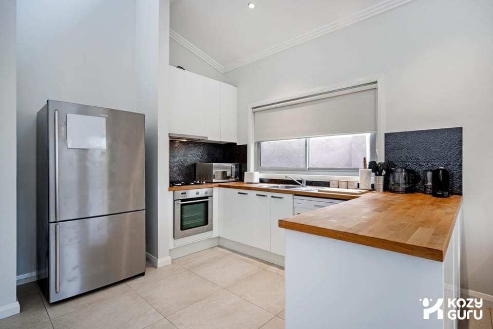KozyGuru | St Peters | Beautiful 3 Bedroom House House in Marrickville