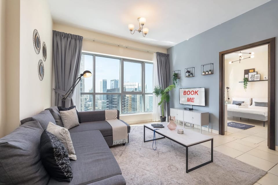Free housekeeping visits during your stay - StayShort - Elegant 1-Bedroom Retreat in The Point Tower Marina Apartment in Dubai