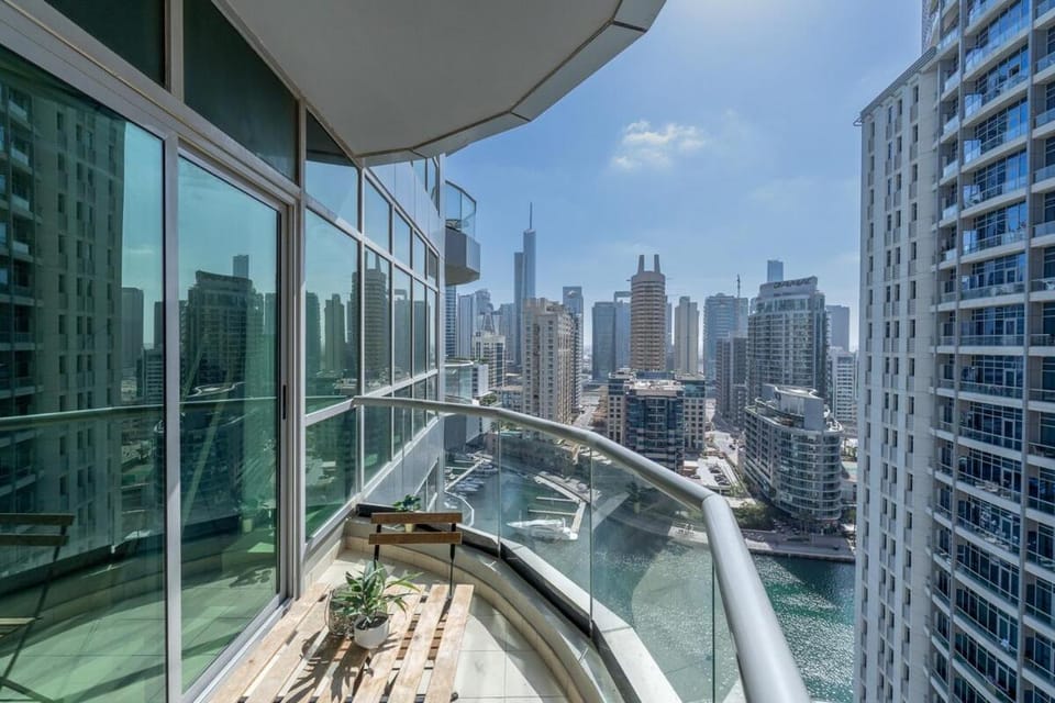 Free housekeeping visits during your stay - StayShort - Elegant 1-Bedroom Retreat in The Point Tower Marina Apartment in Dubai