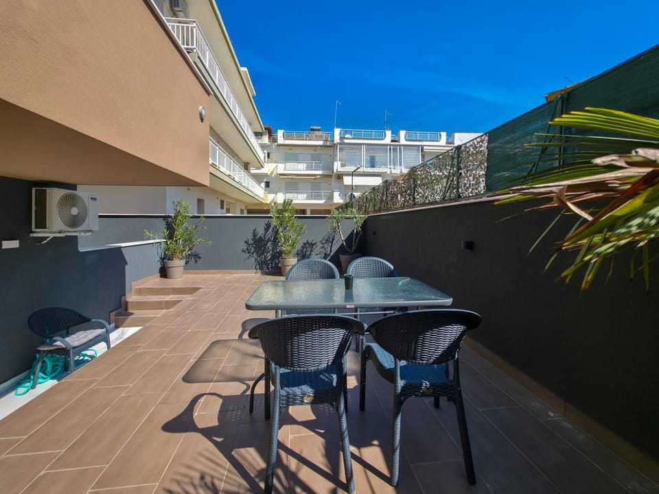 Property building, Patio, Day, View (from property/room), Balcony/Terrace, Dining area