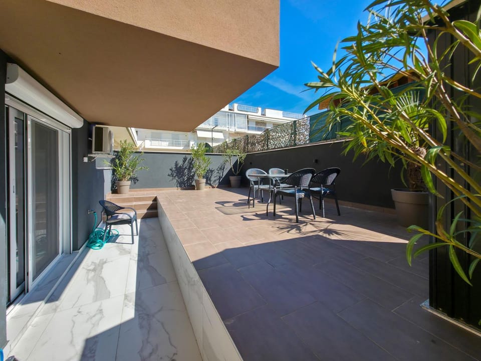 Patio, Day, View (from property/room), Dining area, sunbed