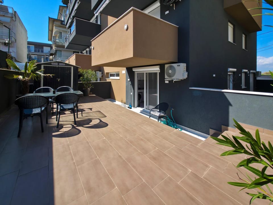 Property building, Patio, Day, View (from property/room), Balcony/Terrace, Dining area