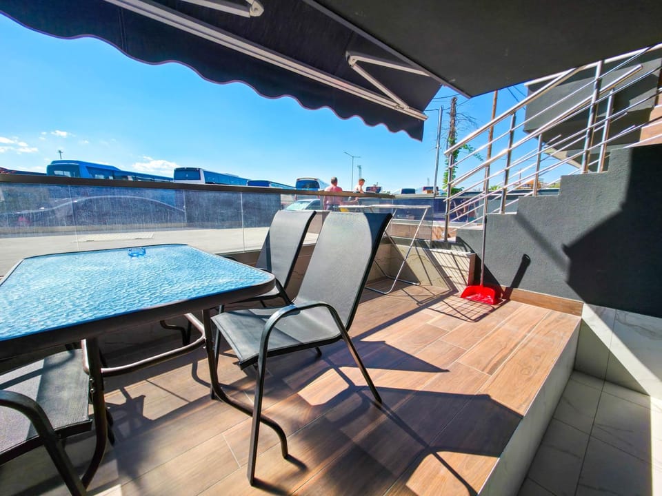 View (from property/room), Balcony/Terrace, Seating area
