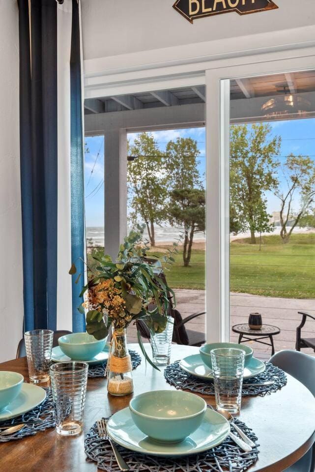 Day, Dining area