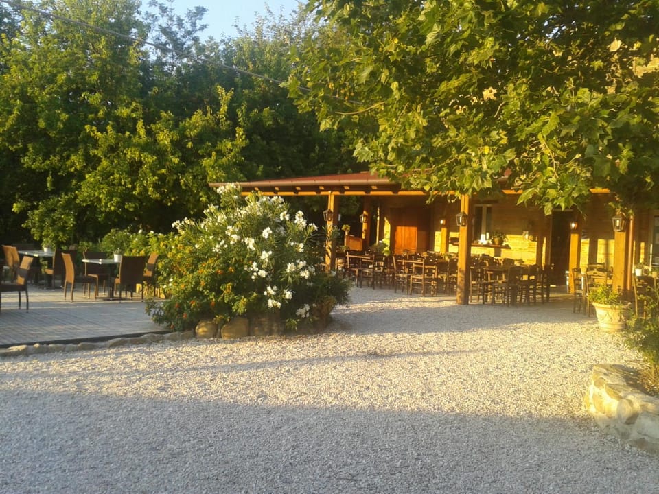 Camping Podere Sei Poorte - ConTENTissimo Campground/ 
RV Resort in Marche