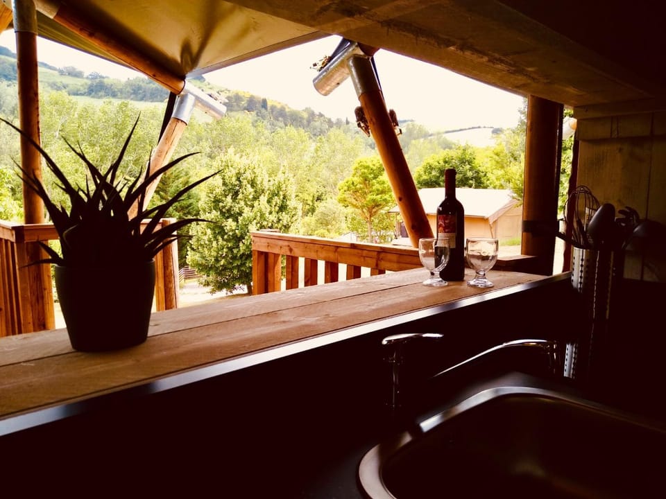 Camping Podere Sei Poorte - ConTENTissimo Campground/ 
RV Resort in Marche