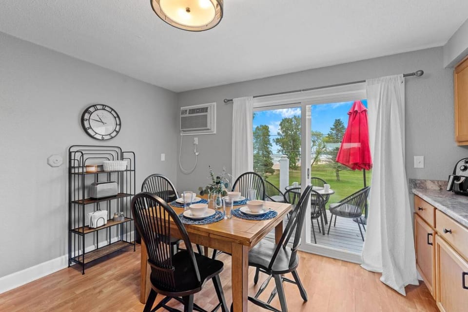 Patio, Kitchen or kitchenette, Seating area, Dining area