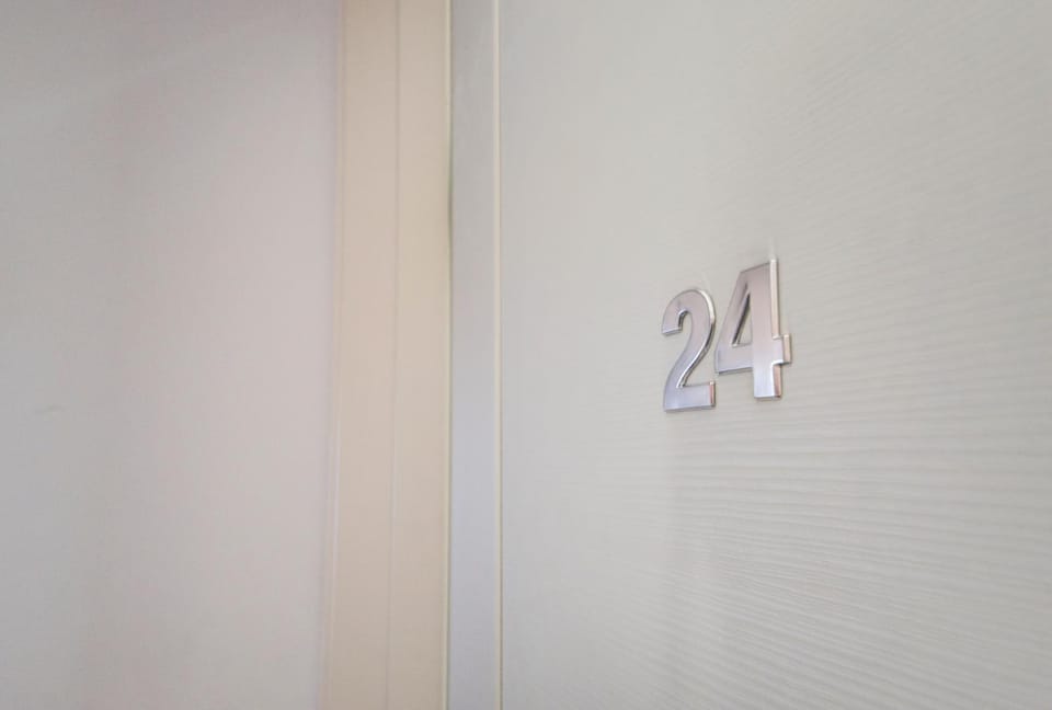 Central 3BR Apartment -Sliema Tigné Steps from Sea Apartment in Sliema