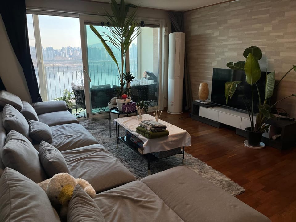 UN village with River View, Seoul, Free Parking, Hannam Apartment in Seoul