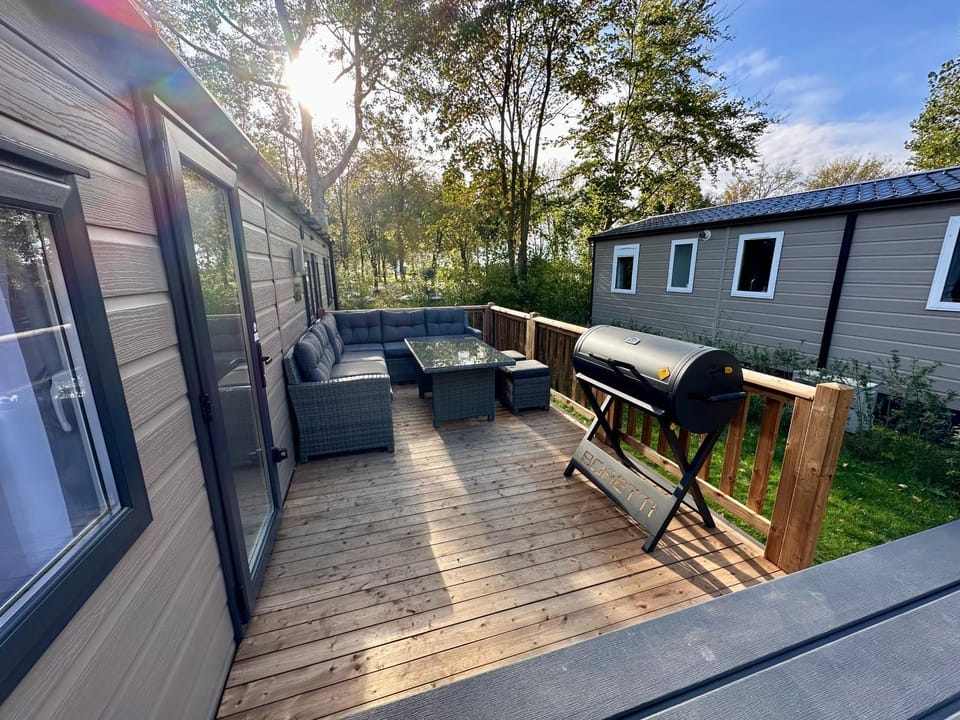 BBQ facilities, Balcony/Terrace, furniture