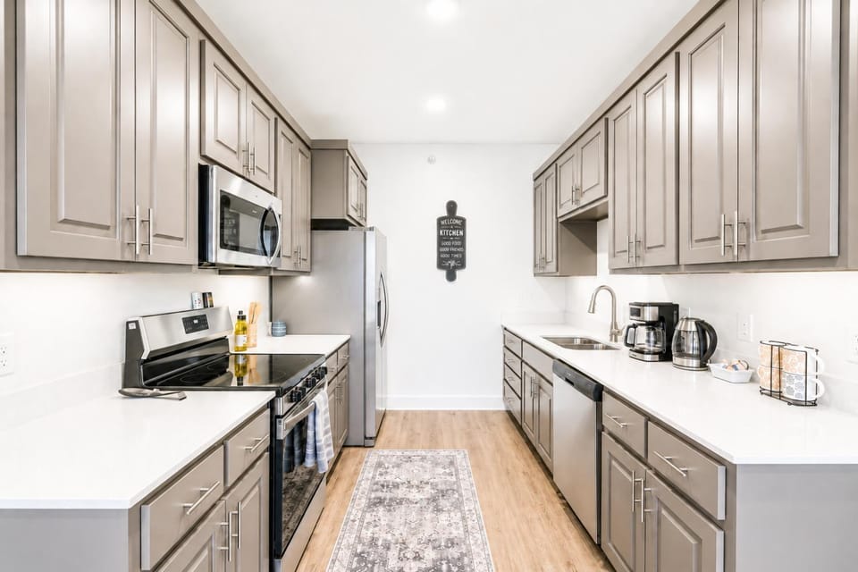 Coffee/tea facilities, Kitchen or kitchenette, dishwasher, oven, stove, toaster