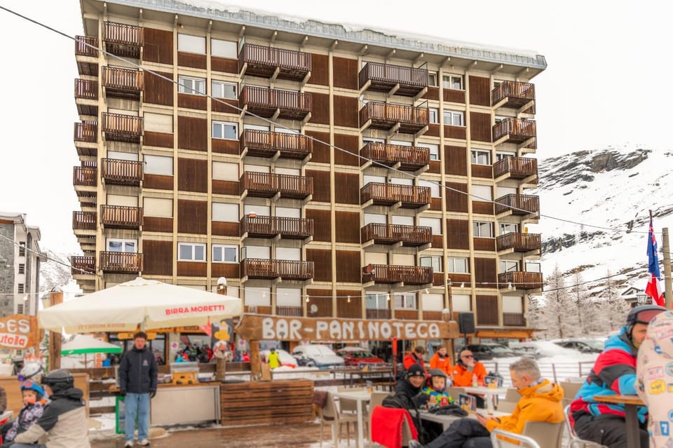 Property building, Restaurant/places to eat