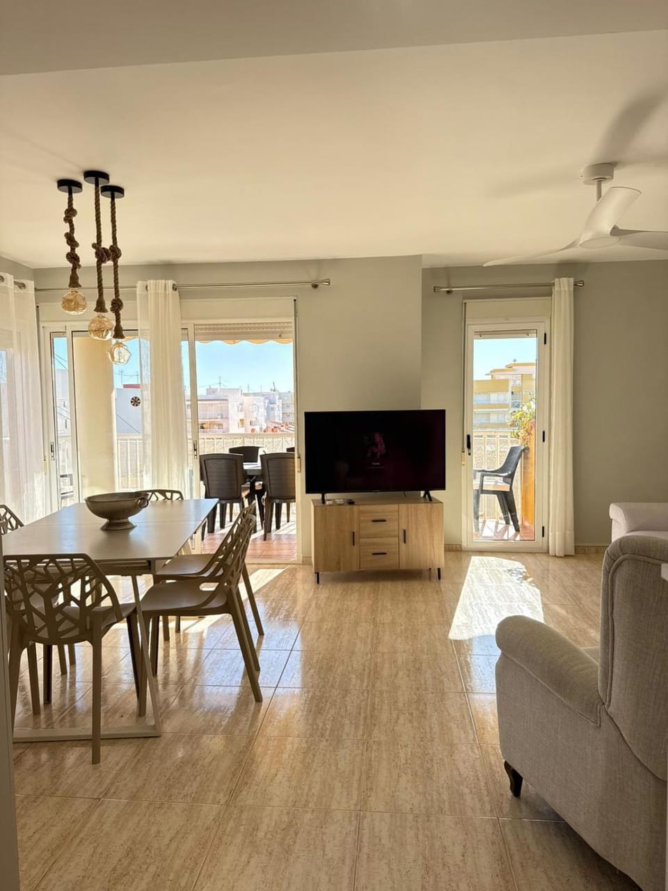 Communal lounge/ TV room, TV and multimedia, Living room, Seating area, Dining area, Evening entertainment