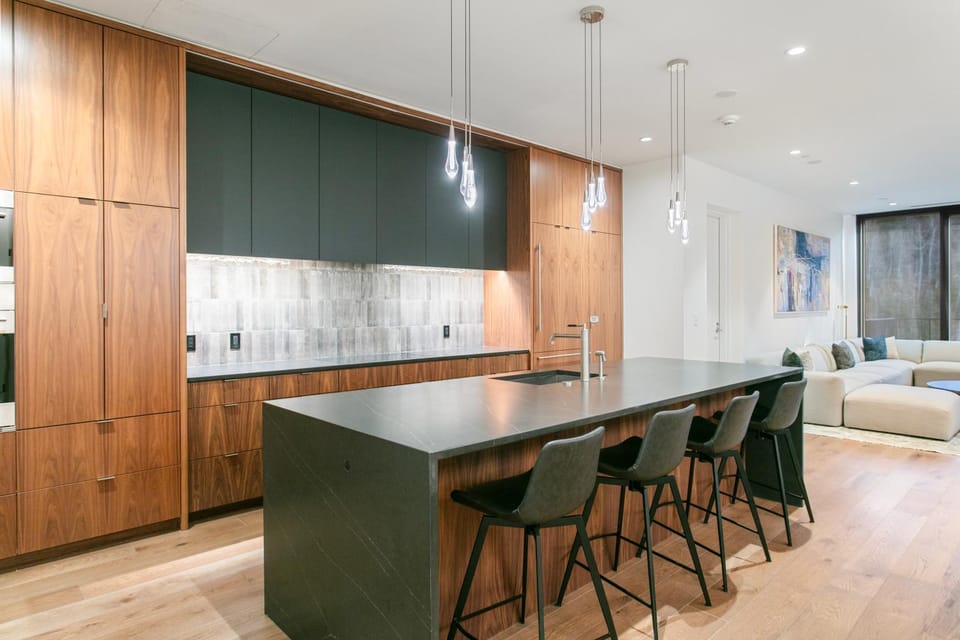 Deer Valley Retreat Ski-in Ski-out withPool Apartment in Park City