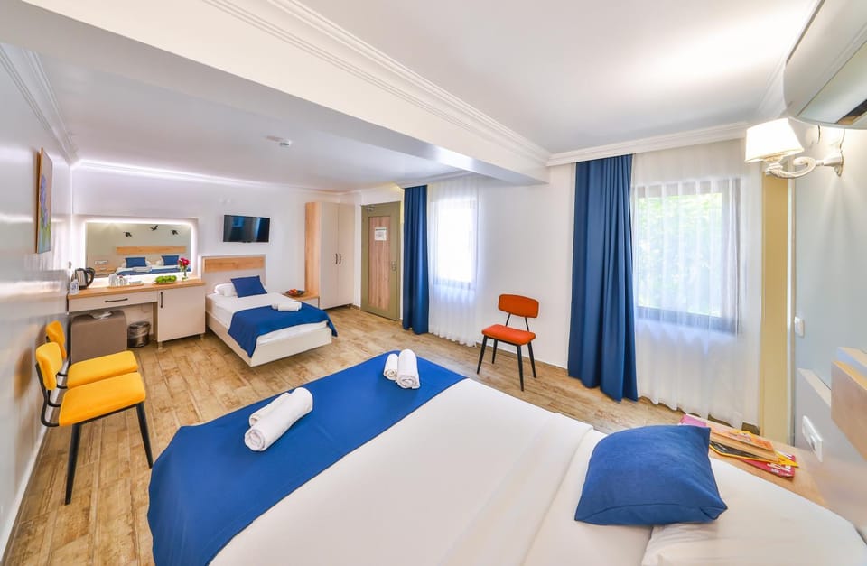 Bed, Photo of the whole room, Bedroom, air conditioner