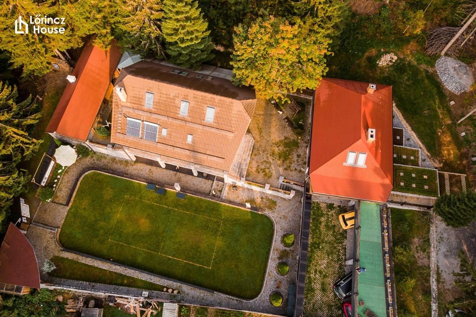 Property building, Bird's eye view, Inner courtyard view, Parking