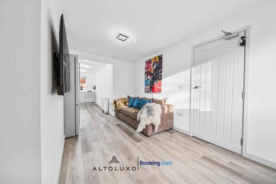 Modern & Cozy 6 BR Whole House in Central Bristol by AltoLuxo Short Lets & Serviced Accommodation with FREE WiFi and Parking Apartment in Bristol