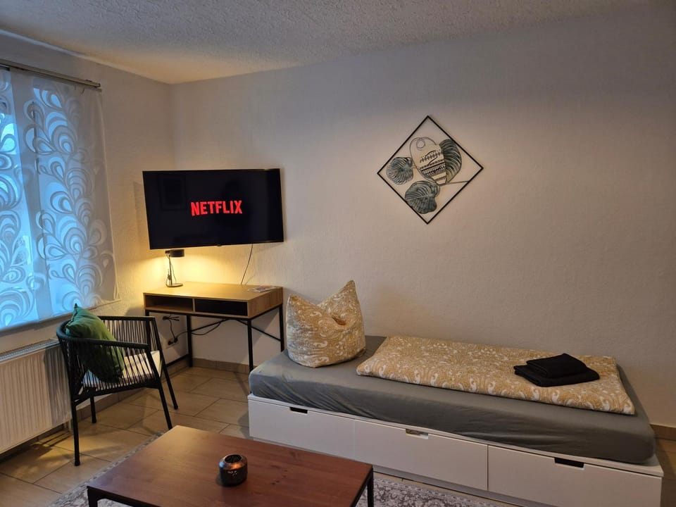Communal lounge/ TV room, Bed, TV and multimedia, Living room, Photo of the whole room