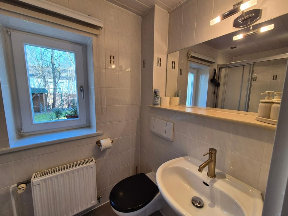 Toilet, Bathroom