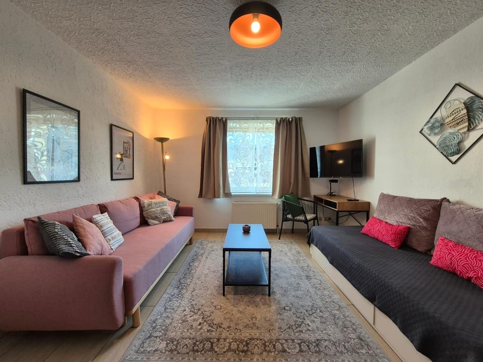 Communal lounge/ TV room, TV and multimedia, Living room, Seating area