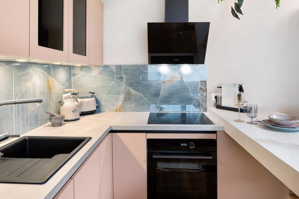 Kitchen or kitchenette, Living room