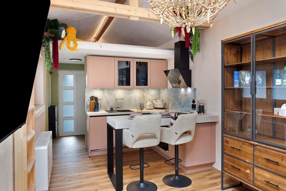 Property building, Kitchen or kitchenette, Living room