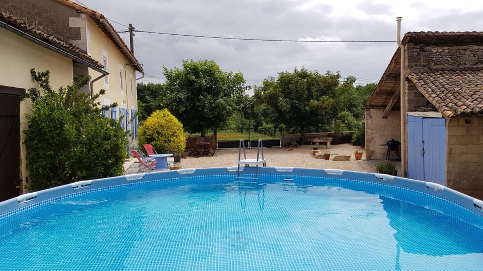 Les volets bleus House in Nouvelle-Aquitaine