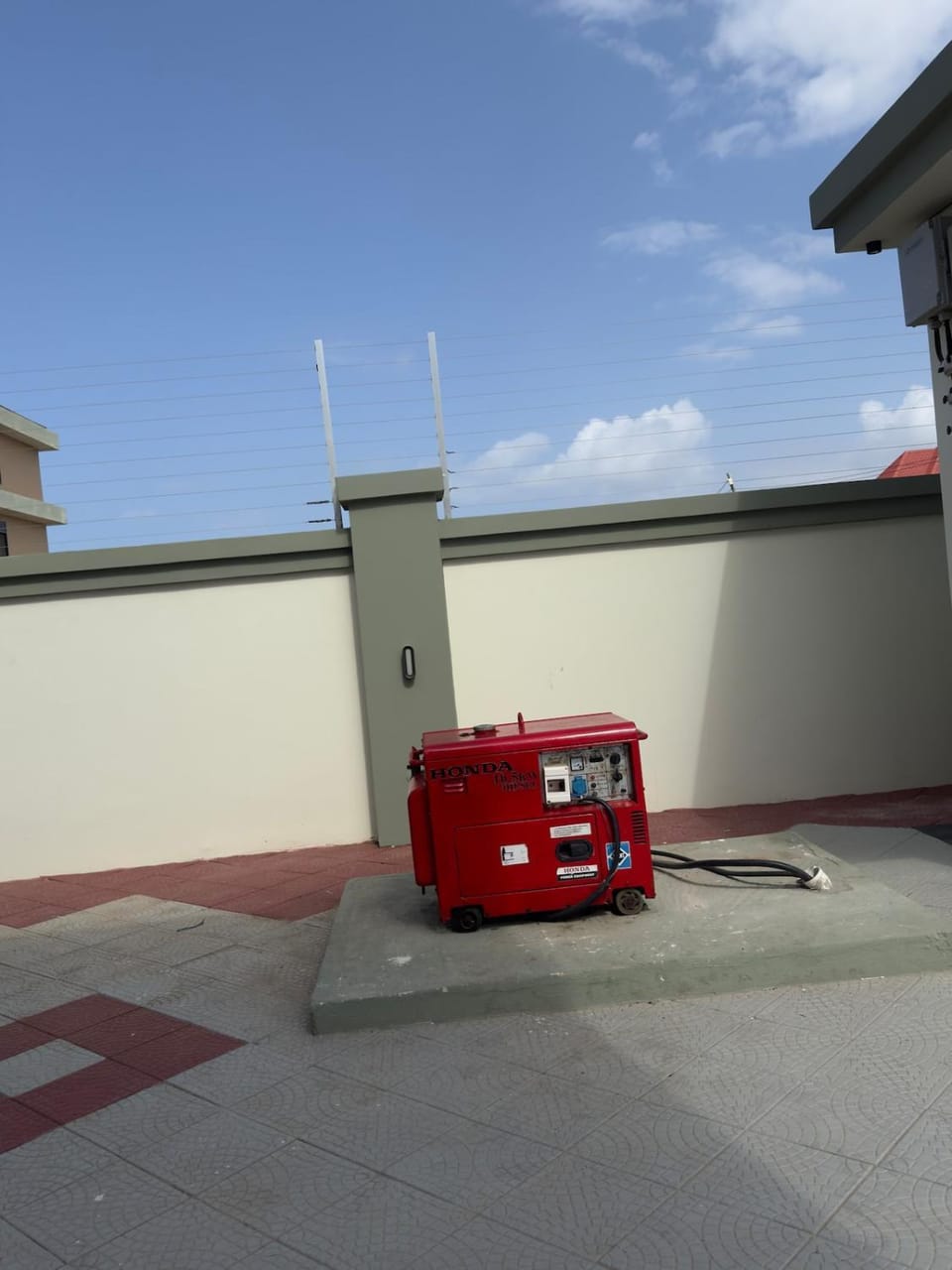 Jolly's Homestay Poolside Upper floor Apartment in City of Dar es Salaam