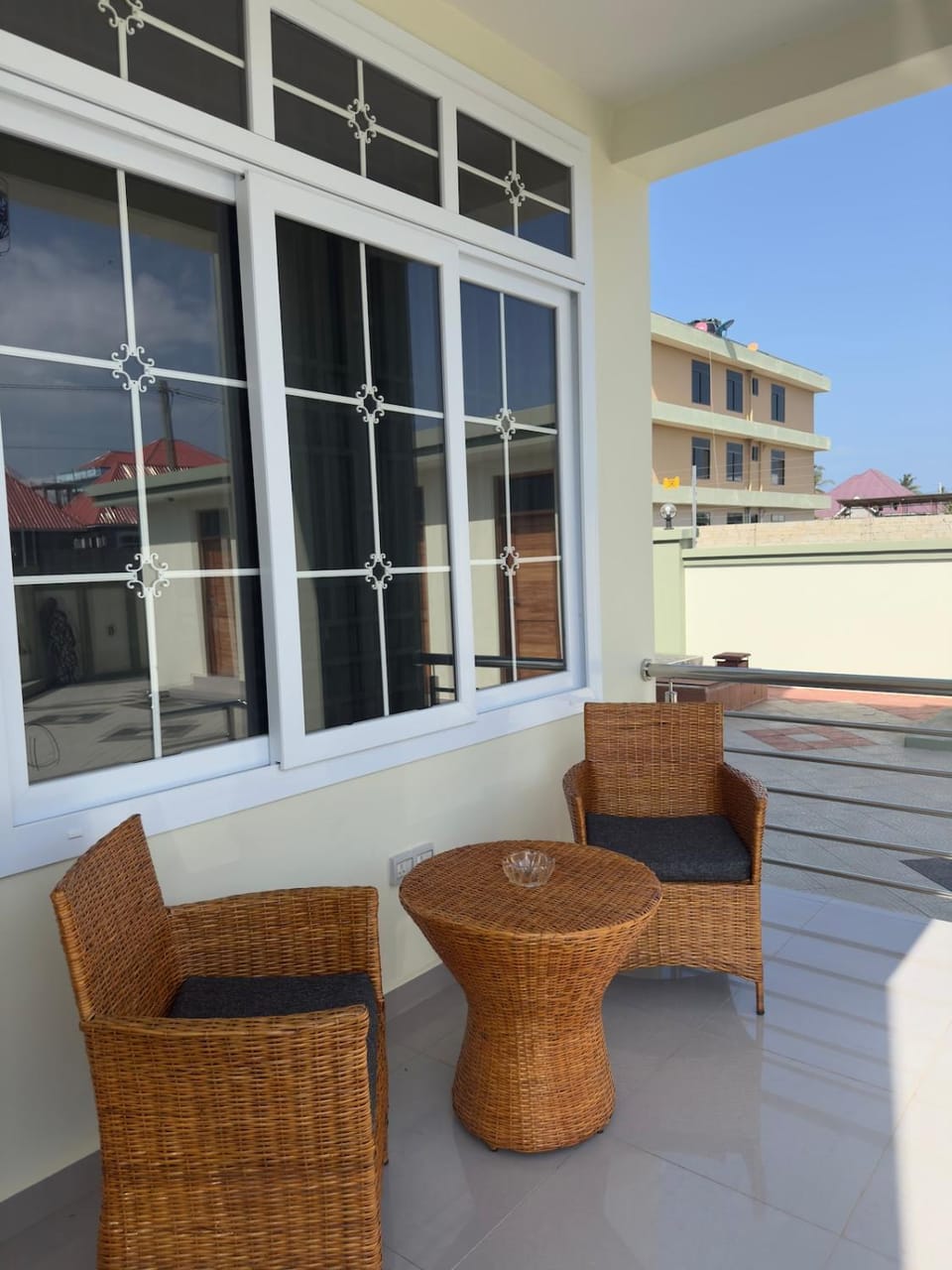 Jolly's Homestay Poolside Upper floor Apartment in City of Dar es Salaam