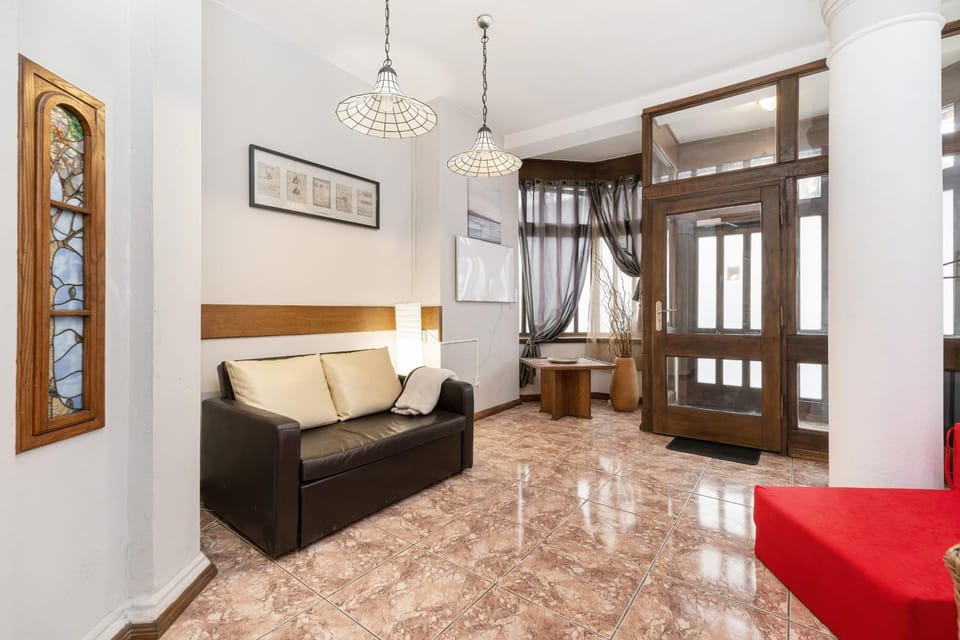 Living room, Photo of the whole room, Seating area