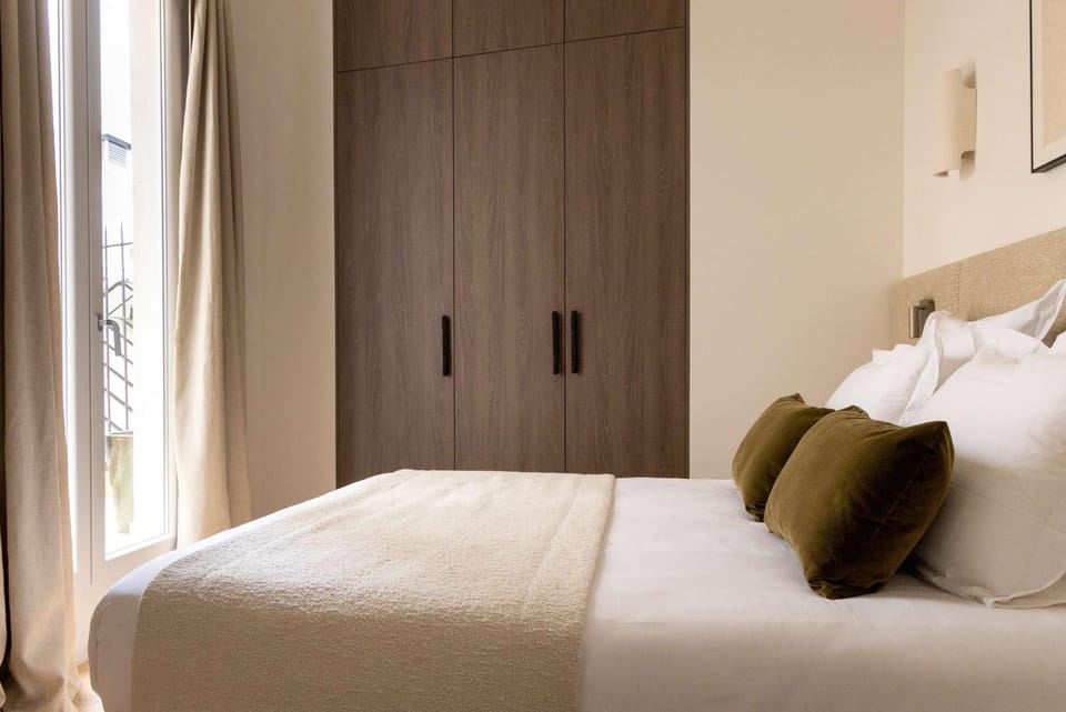 Harmony Collection III 3BR Suite 6P Opera Grevin Apartment in Paris
