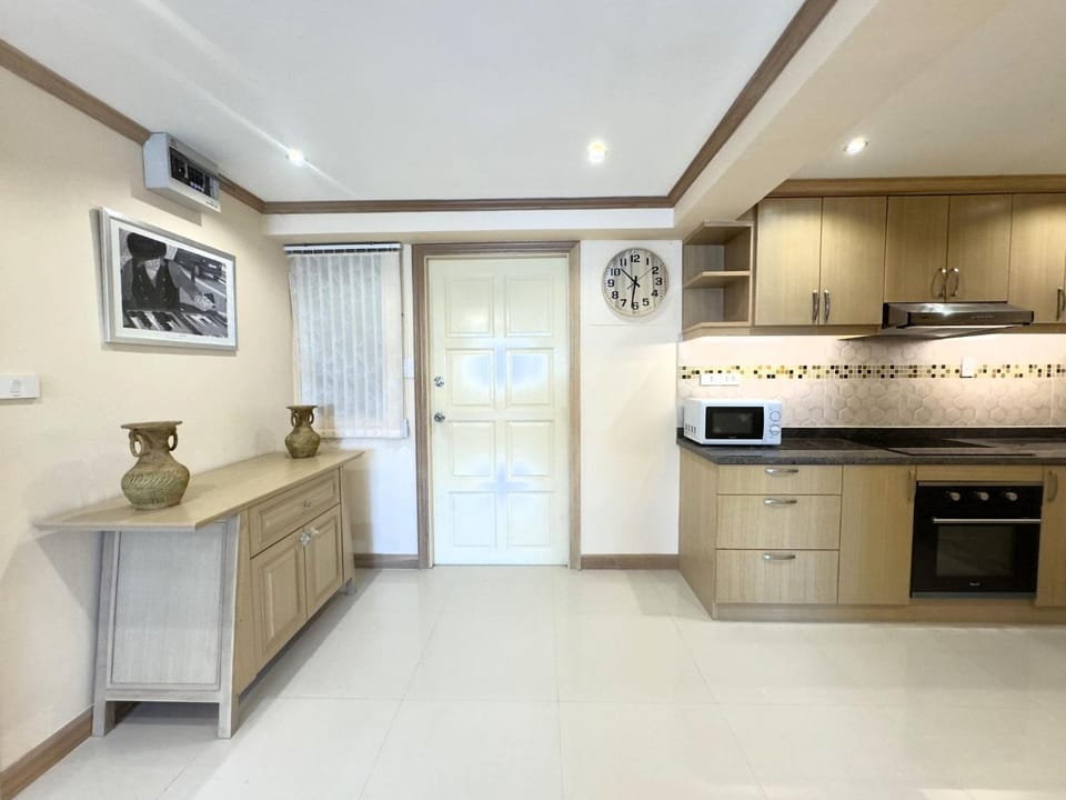 microwave, oven, kitchen