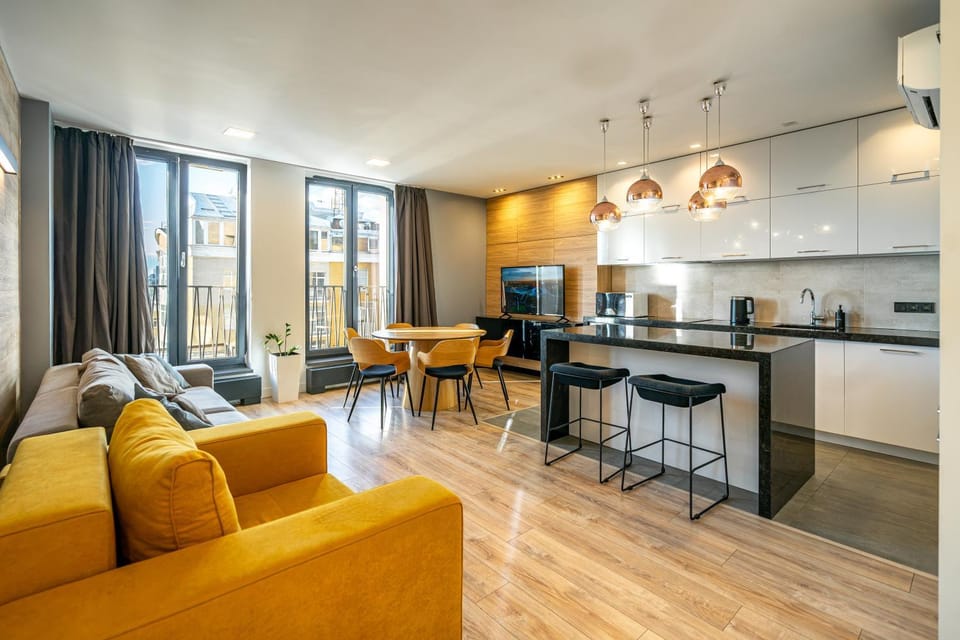 Dining area, pet friendly, stove, kitchen, air conditioner