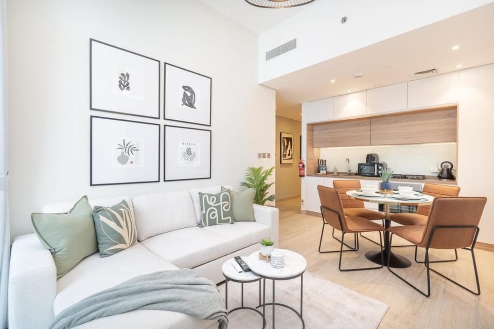 Free housekeeping visits during your stay - StayShort - Elegant 1BR Coastal Stay Steps from the Beach Apartment in Dubai