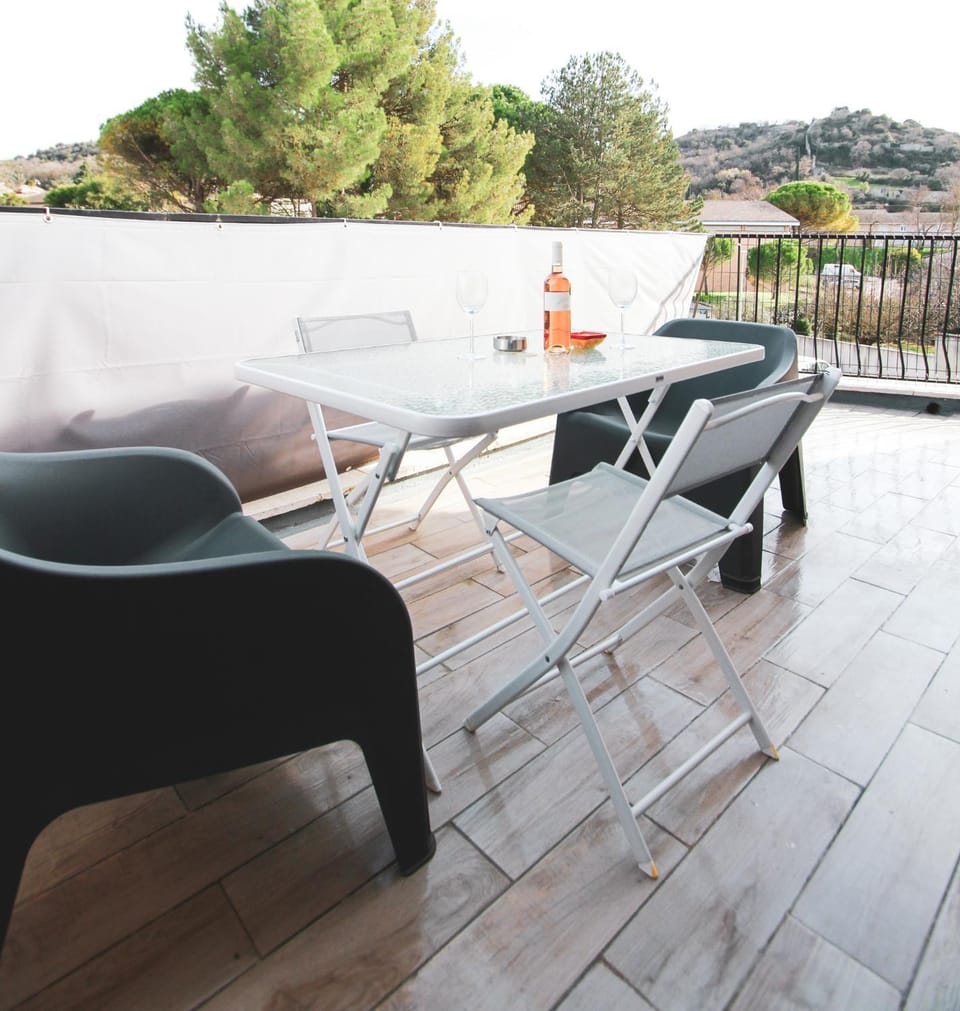 Patio, Mountain view