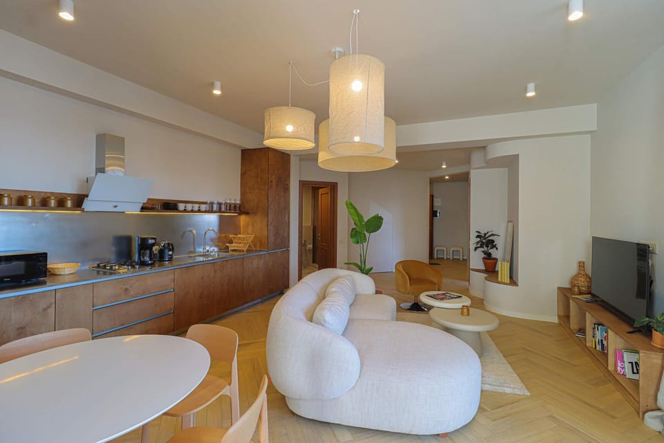 Panoramic City & Mtatsminda Views - Wehost Apartment in Tbilisi, Georgia