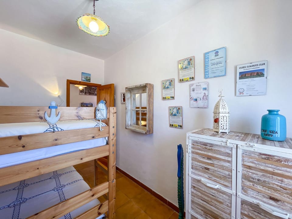 Bedroom, bunk bed