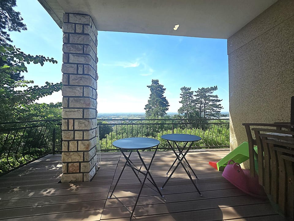 Patio, Day, Natural landscape, Garden, View (from property/room), Balcony/Terrace, Dining area, Garden view