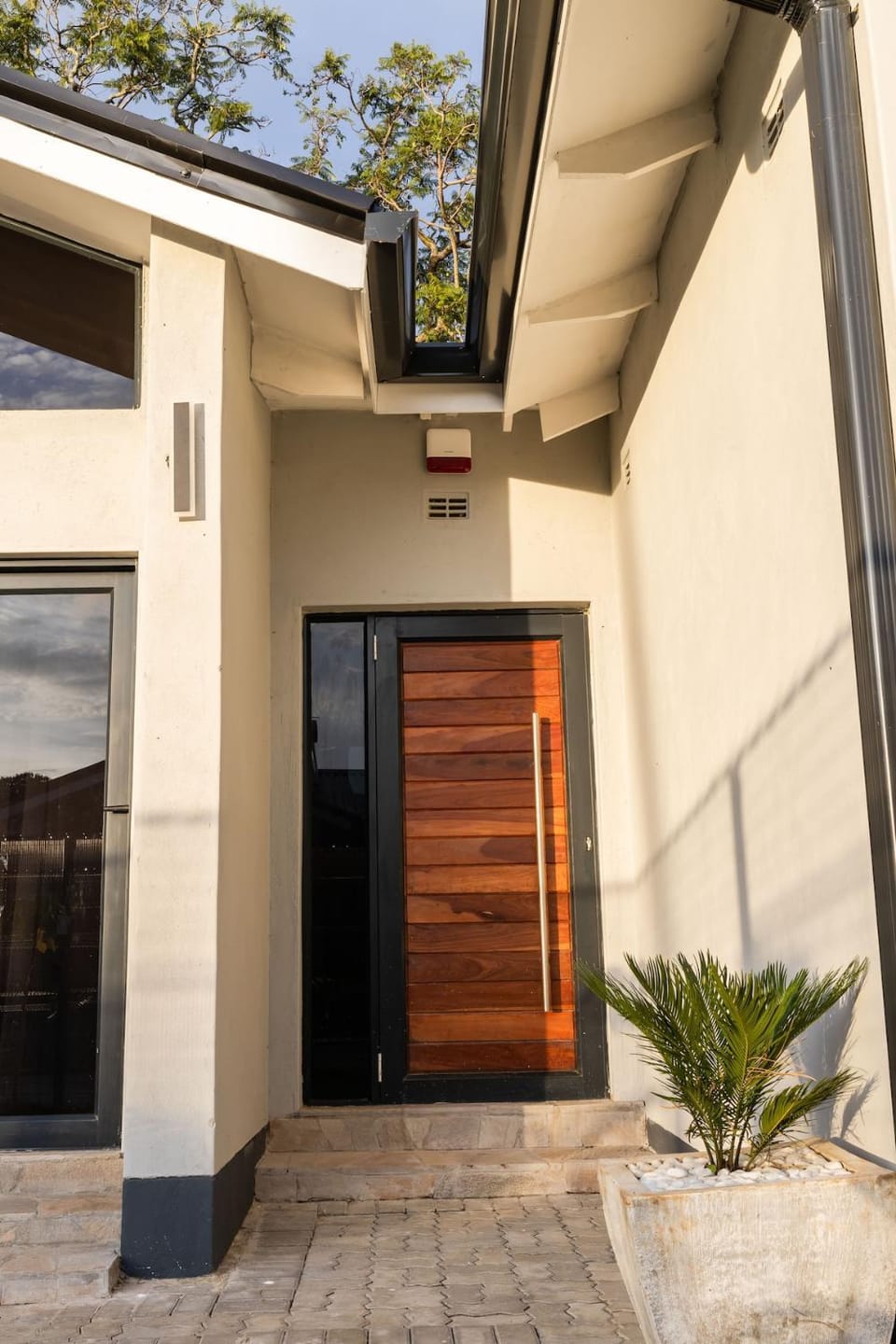 6 Guests 3 Bedroom 4 Beds 2 Bathrooms Wifi Solar Apartment in Zimbabwe