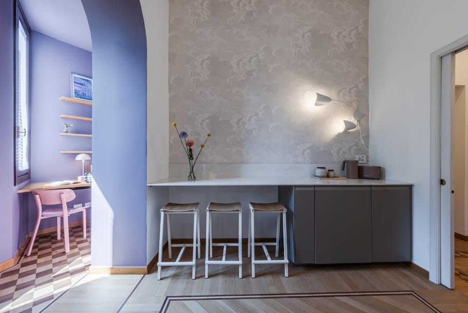 Kitchen or kitchenette, Living room, Seating area, Dining area