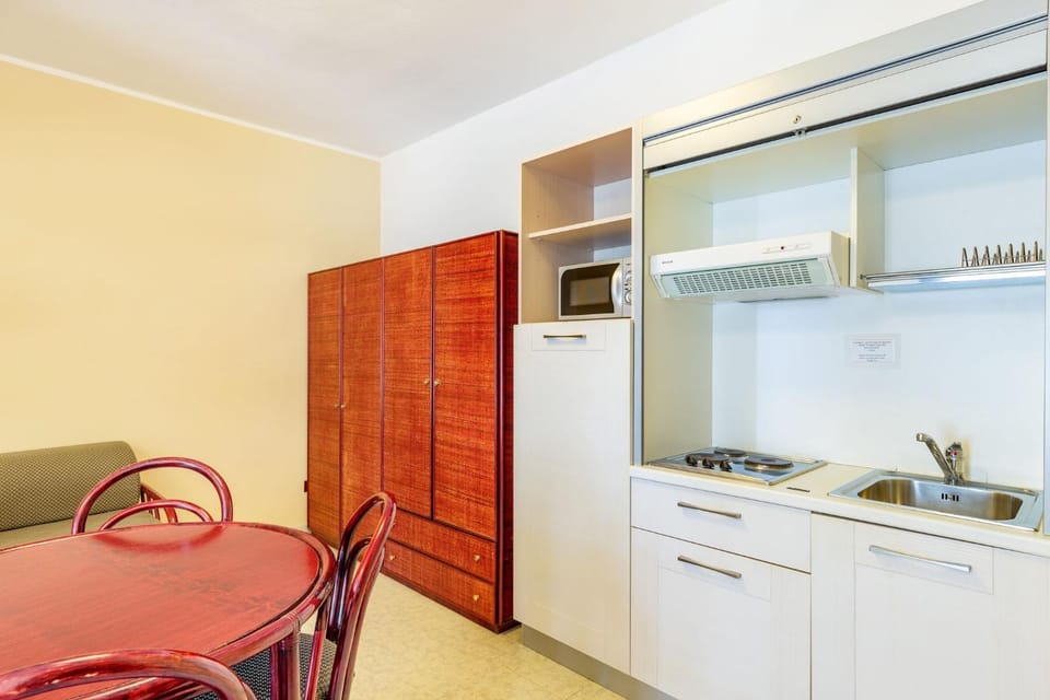 microwave, kitchen