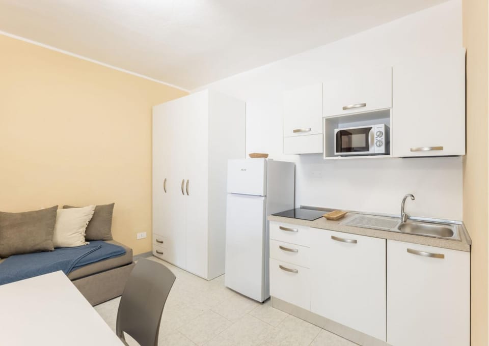 microwave, kitchen