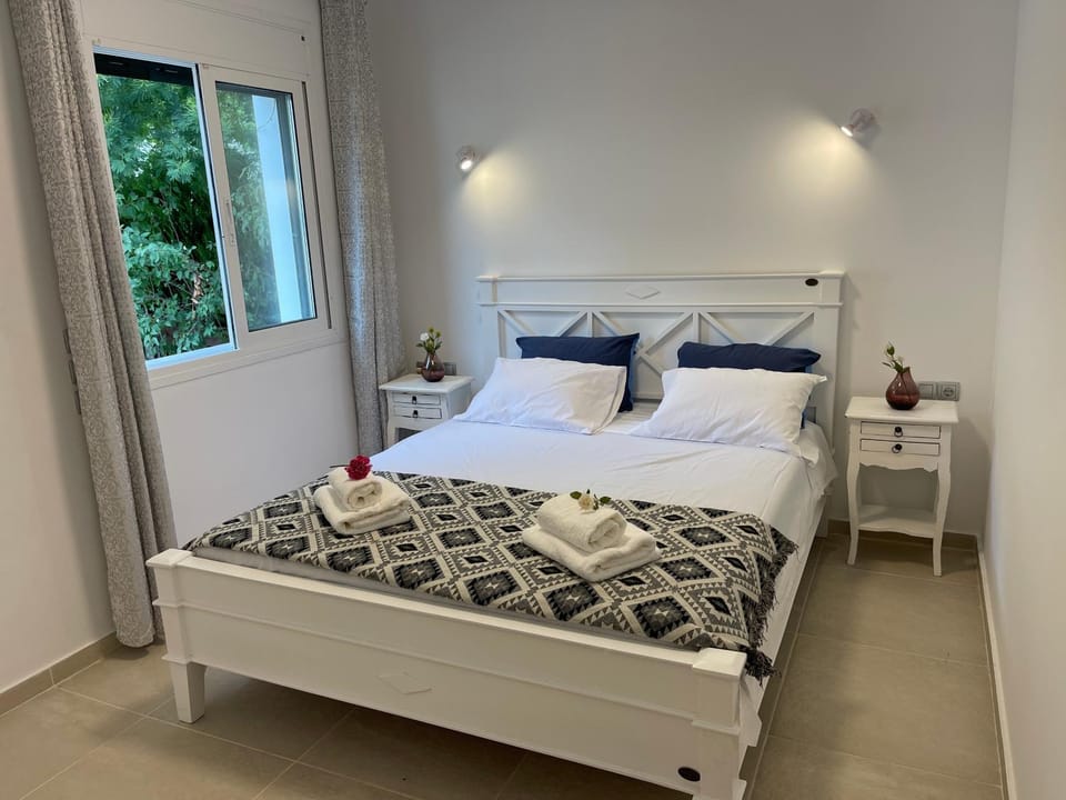 Living room, Bedroom
