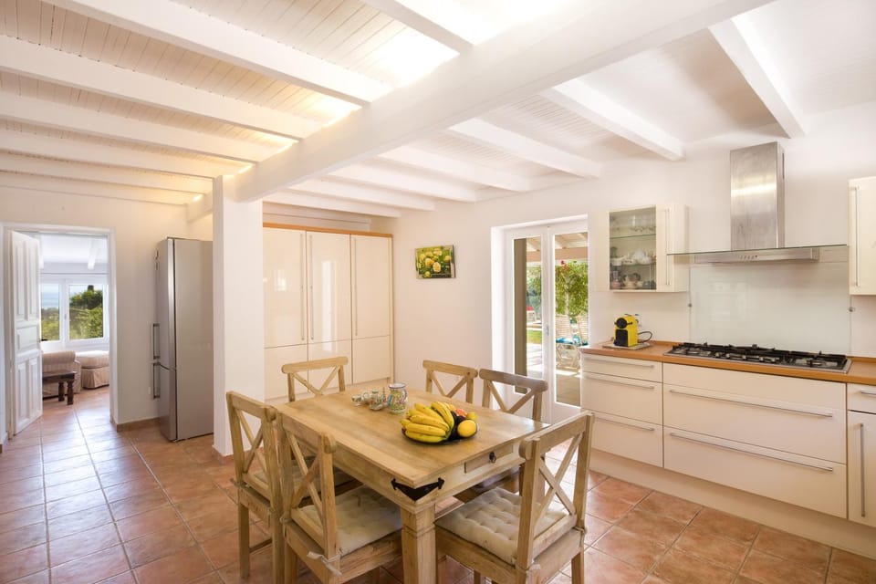 Property building, Kitchen or kitchenette, Living room